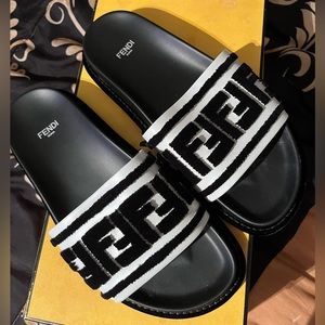 Great Condition‼️ Like New Women’s Fendi Slides
